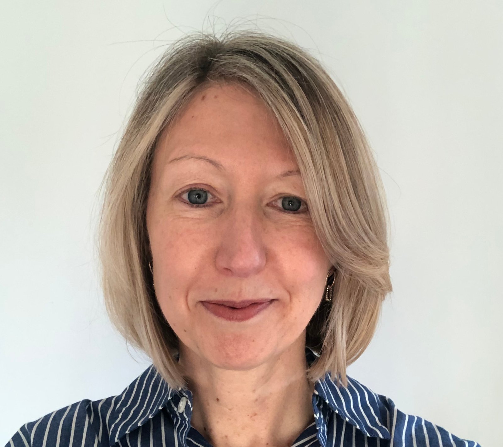 Portrait photo of Abigail Robinson